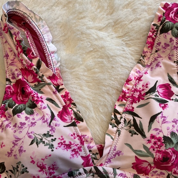 ⭐️ Mossimo Deep Red Floral Bikini Set - Picture 6 of 13